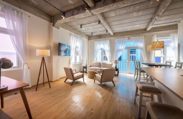 Willemstad's Hidden Jewel: Townhome in the Essence of Punda