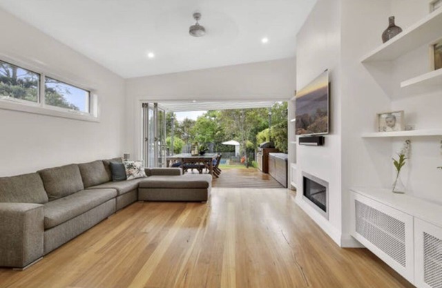 Willoughby 3 bedroom family home -with pool! Close to Sydney CBD