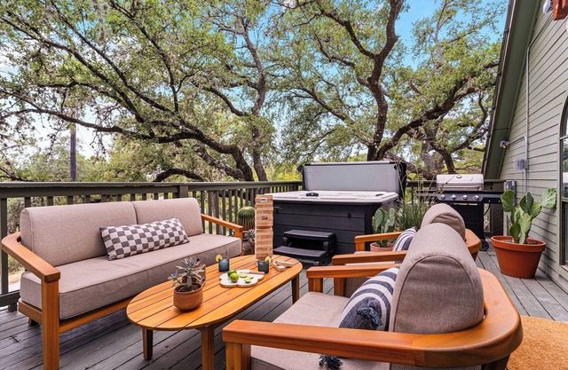 Wimberley Treehouse Escape with Hot Tub & Views