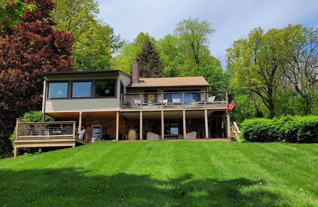 Wine and Dine Haven: Luxury Rental-Stunning Views of Keuka Lake.PET FRIENDLY