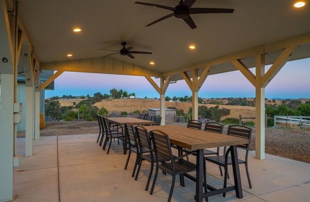 Wine Country Escape 4 BR Sleeps 11!