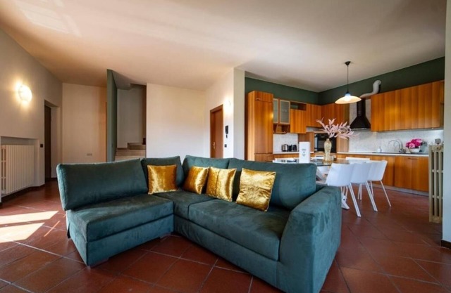 Wine & Ginger - Luxury Villa x8
