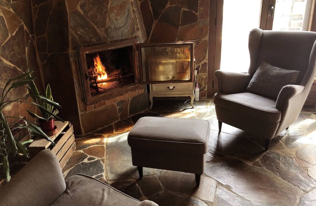 Winter Cozy with Jacuzzi & Fire 27km to Barcelona!