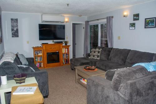 Winterplace Condo Ski in Ski out First Floor E102