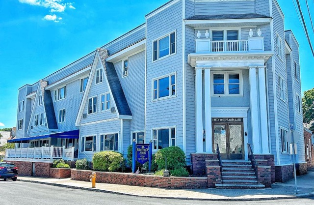 Winthrop Arms Hotel Restaurant Logan Airport