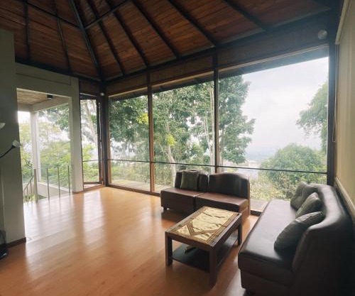 Wira garden vila city view & big garden for bbq and relax in Bandung strategic area