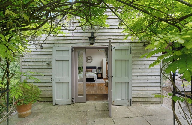 Wisteria Lodge - beautiful countryside retreat