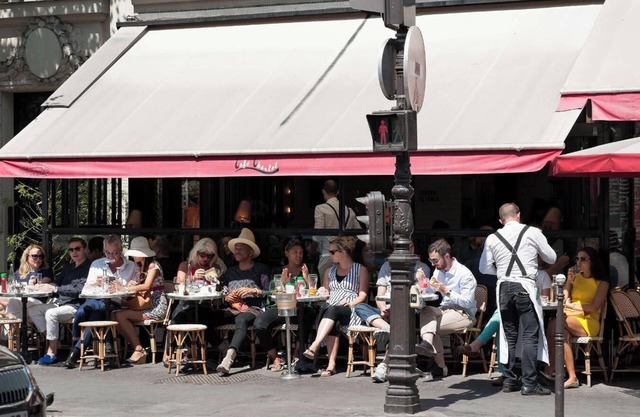 WITH A PRIVATE GARDEN - BLEND OF HISTORIC CHARM WITH MODERN LUXURY AT LE MARAIS