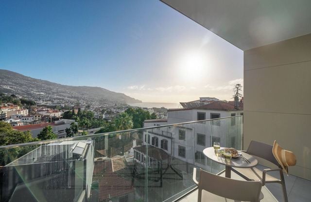 With shared pool and gym - Maravilhas I