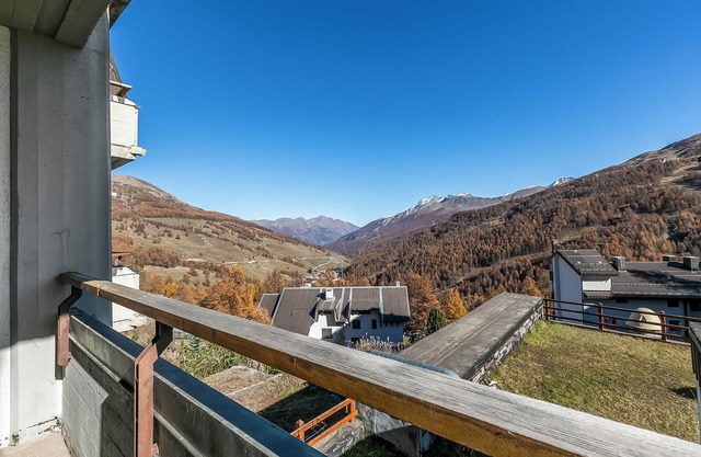 Wolf & Deer Apartment Ski-In Ski-Out 250m, Sestriere, Italy