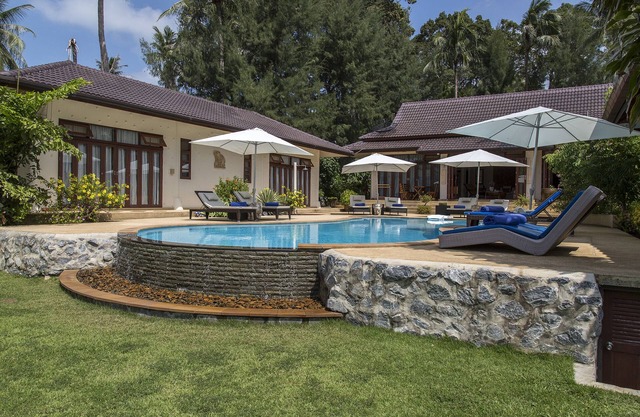 Wonderful 2BRM Villa with pool & gardens