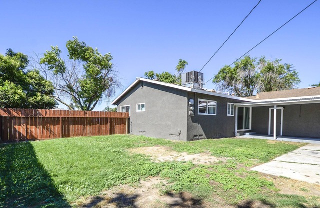 Wonderful 3 Bedroom 2 bath with lots of parking