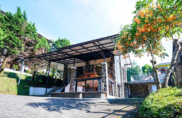 Wonderful 3-bedroom villa in Jawa Barat