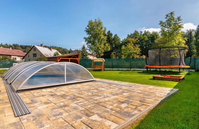 Wonderful private villa for 20 people with WIFI, hot tub, private pool, TV, patio and pets allowed