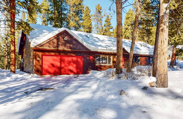 Wonderful Getaway Near Town & Slopes W/Fast WiFi, Full Kitchen, Deck & More