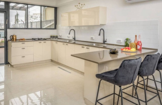 Wonderful Lightful 5BDR, Free Parking
