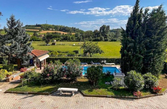 Wonderful private villa for 4 people with A/C, WIFI, private pool, TV, patio and pets allowed