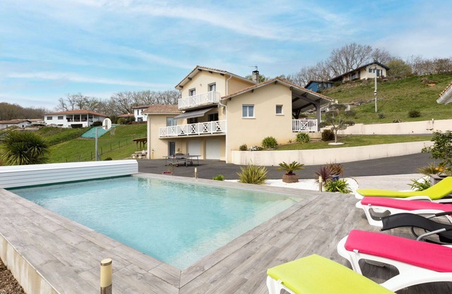 Wonderful private villa for 8 guests with WIFI, pool, A/C, TV and terrace
