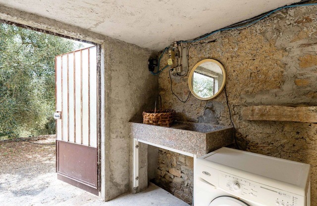 Wonderful private villa for 4 guests with TV, balcony, pets allowed and panoramic view