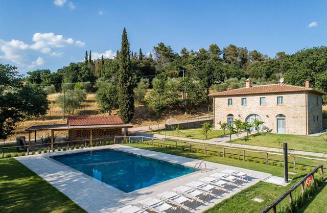 Wonderful private villa with A/C, WIFI, private pool, TV, patio and panoramic view, close to Cor.