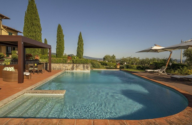 Wonderful private villa with sauna, hot tub, A/C, WIFI, private pool, TV, patio and panoramic view