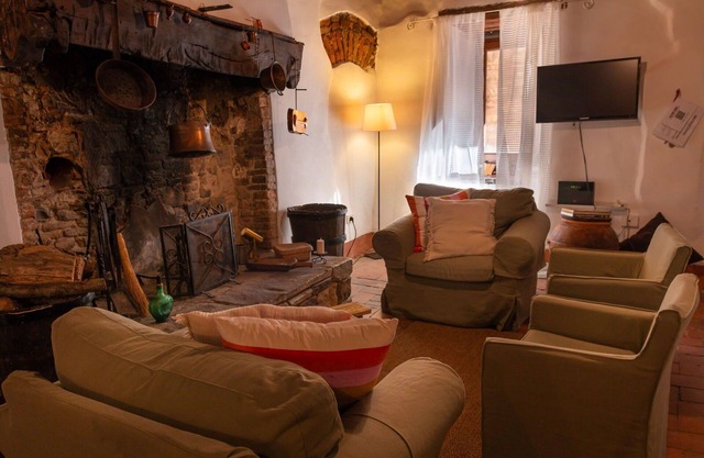 Wonderful private villa for 6 people with A/C, WIFI, TV, patio and pets allowed, close to Arezzo