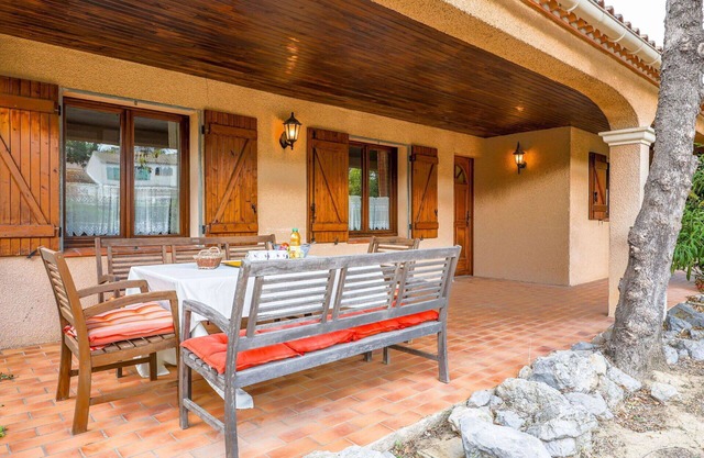 Wonderful private villa for 10 people with WIFI, TV, terrace and pets allowed
