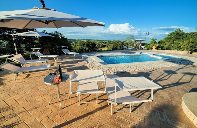 Wonderful private villa with A/C, private pool, hot tub, WIFI, TV, patio and panoramic view