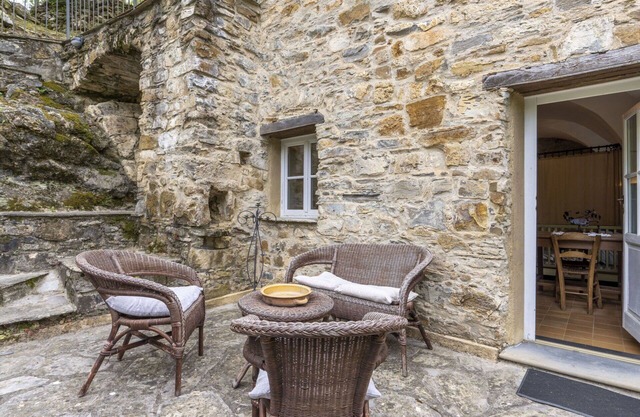 Wonderful private villa for 9 guests with TV, patio and pets allowed