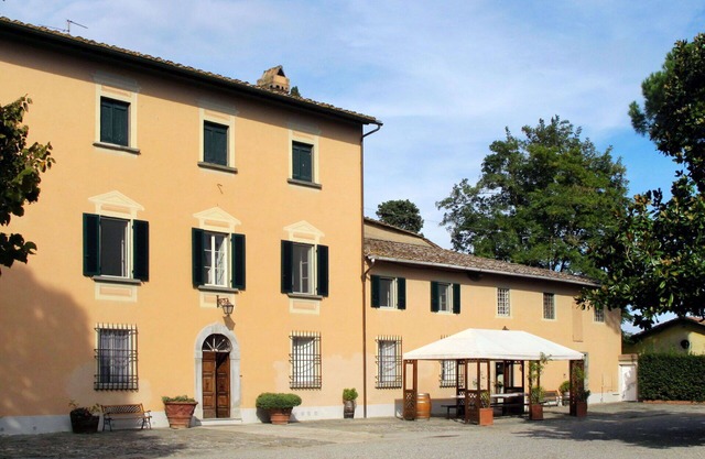Wonderful private villa for 20 people with WIFI, private pool, TV, patio and pets allowed