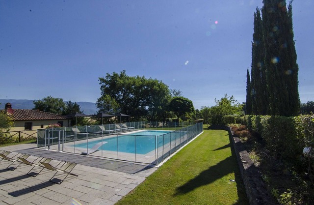 Wonderful private villa with hot tub, A/C, private pool, WIFI, TV, pets allowed and panoramic view