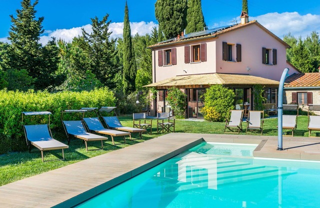 Wonderful private villa for 10 people with WIFI, A/C, private pool, TV, patio and panoramic view