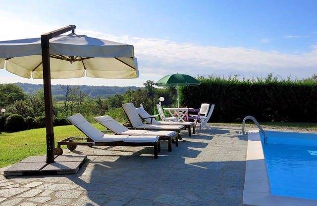 Wonderful private villa for 10 guests with WIFI, private pool, TV, terrace and pets allowed