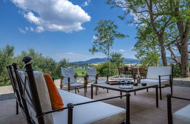 Wonderful private villa with A/C, private pool, WIFI, TV, patio, panoramic view, close to Montalcino