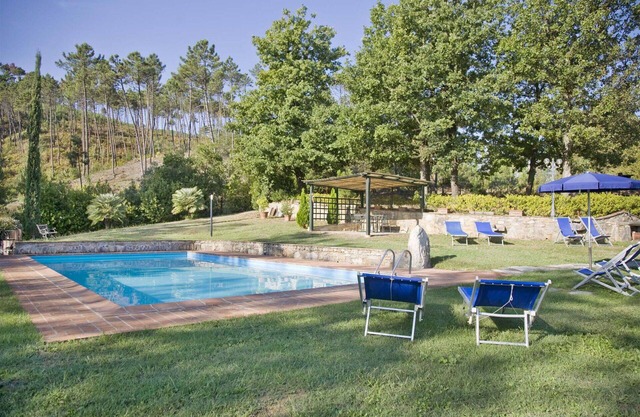 Wonderful private villa for 7 guests with WIFI, A/C, private pool, TV and patio, close to Lucca