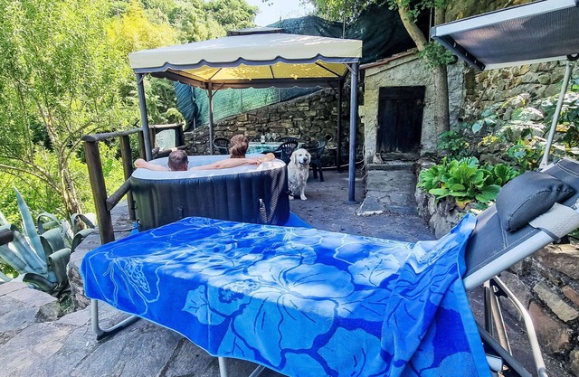 Wonderful private villa for 5 guests with A/C, WIFI, hot tub, TV, patio and pets allowed