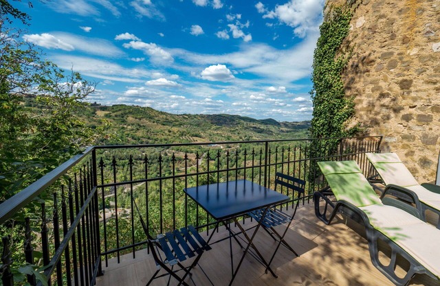 Wonderful private villa for 4 people with WIFI, hot tub, A/C, TV, terrace and panoramic view