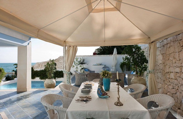 Wonderful private villa for 14 guests with private pool, A/C, WIFI and terrace