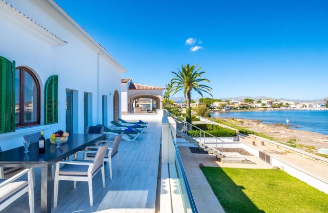 Wonderful private villa for 10 guests with A/C, WIFI, TV and patio