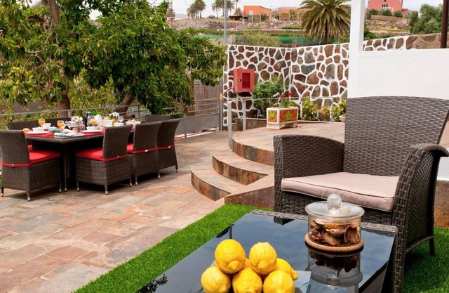 Wonderful private villa for 12 people with WIFI, A/C, private pool, TV and patio
