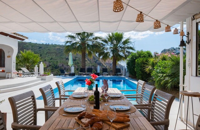 Wonderful private villa for 10 people with private pool, A/C, WIFI, TV and patio