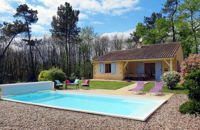 Wonderful private villa for 5 guests with hot tub, WIFI, private pool, TV, terrace and pets allo.