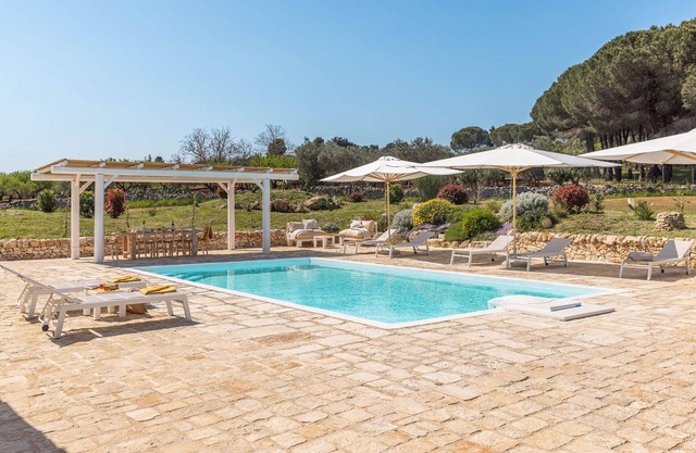 Wonderful private villa with A/C, private pool, WIFI, TV, patio and panoramic view, close to Ost.
