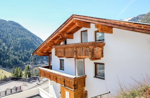 Wonderful private villa for 10 guests with WIFI, TV, patio and pets allowed