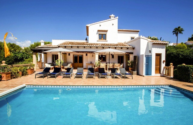 Wonderful private villa for 8 people with private pool, WIFI, A/C, TV and patio