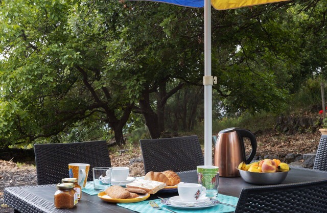 Wonderful private villa for 6 guests with WIFI, TV, terrace, pets allowed and parking
