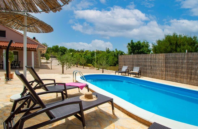 Wonderful private villa for 7 guests with A/C, WIFI, private pool, TV and terrace