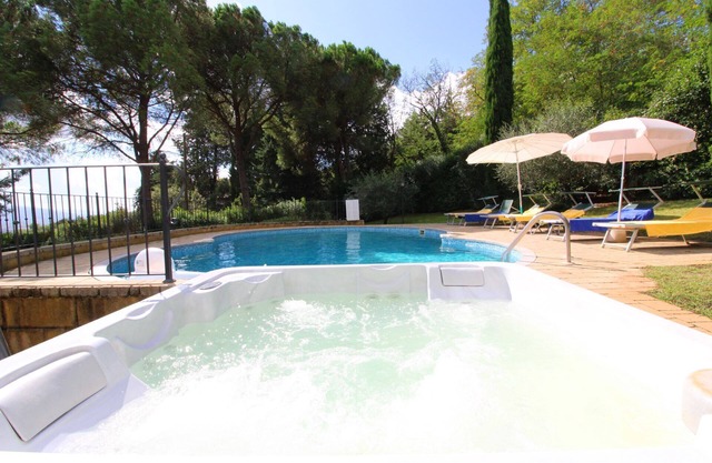 Wonderful private villa for 13 guests with private pool, WIFI and TV