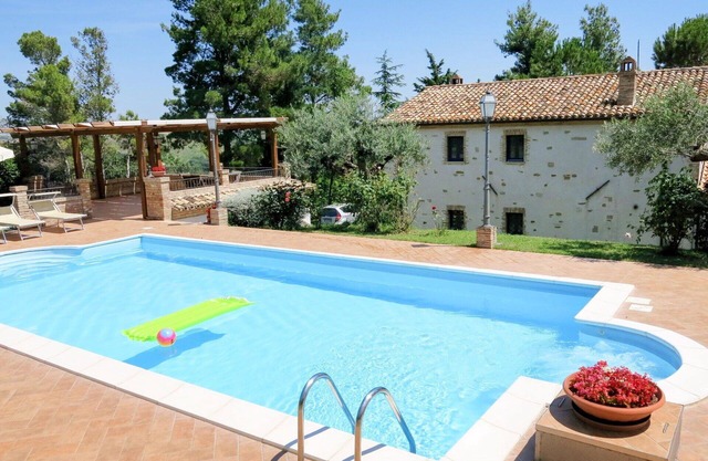 Wonderful private villa for 10 people with A/C, private pool, WIFI, TV, patio and pets allowed