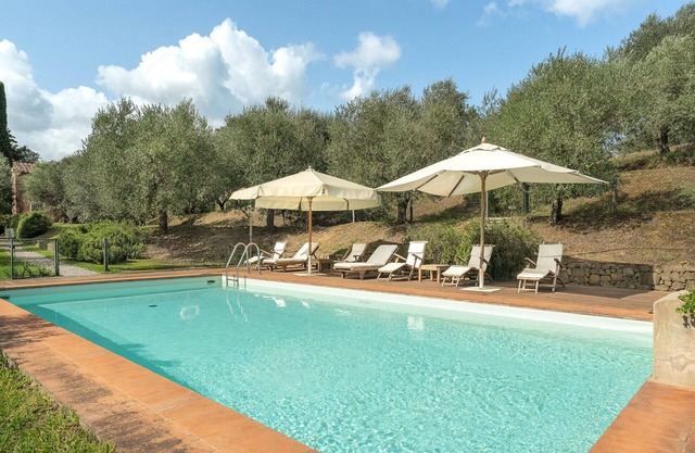 Wonderful private villa with WIFI, private pool, A/C, TV, veranda and panoramic view, close to L.